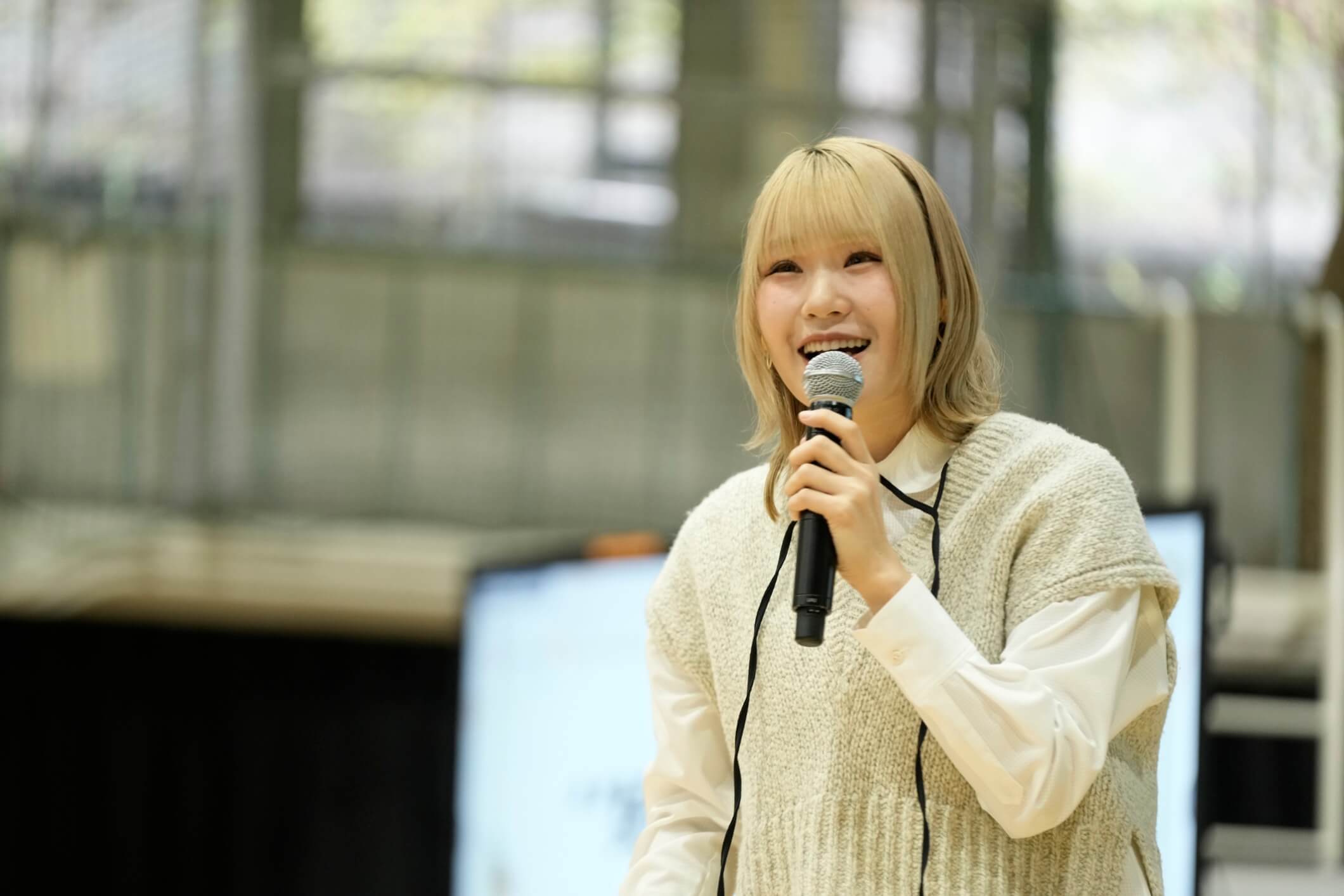 ハラミちゃんが話をする様子