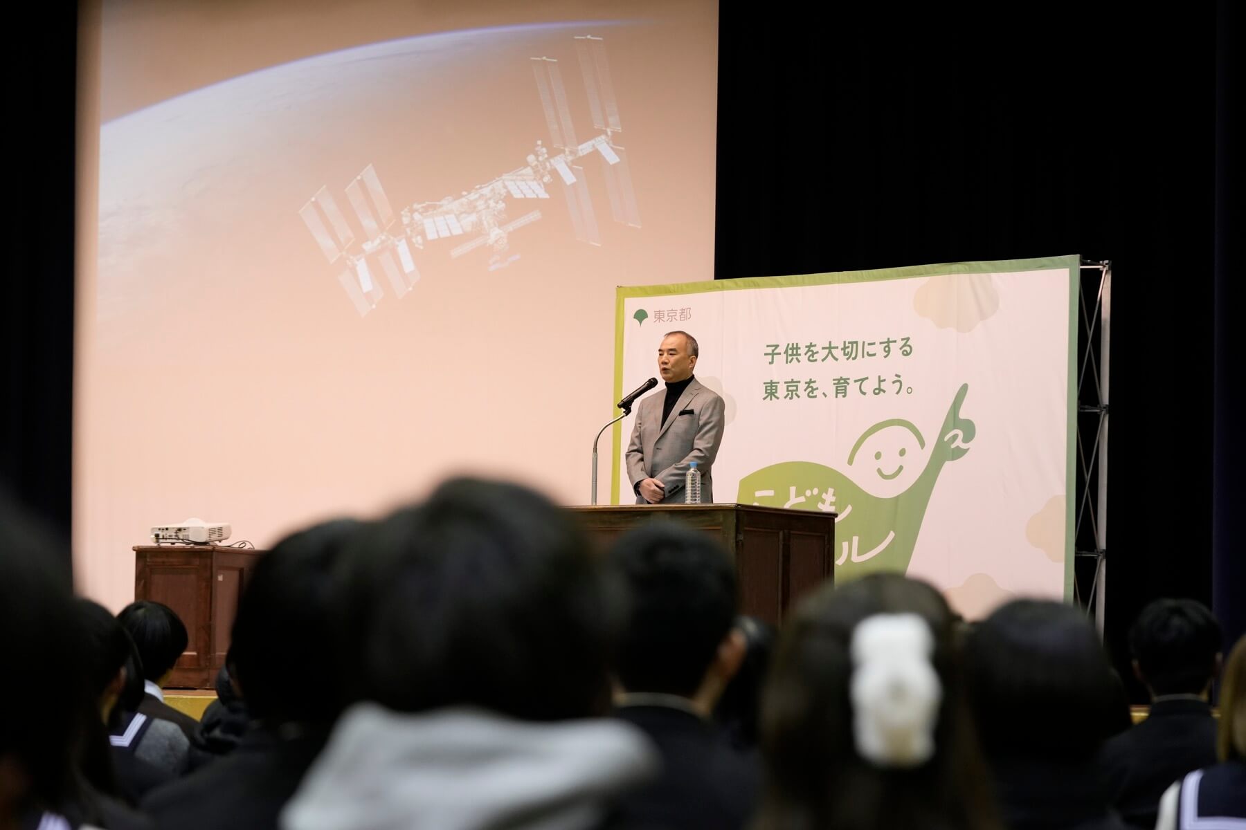 野口聡一さんが講演を行う様子