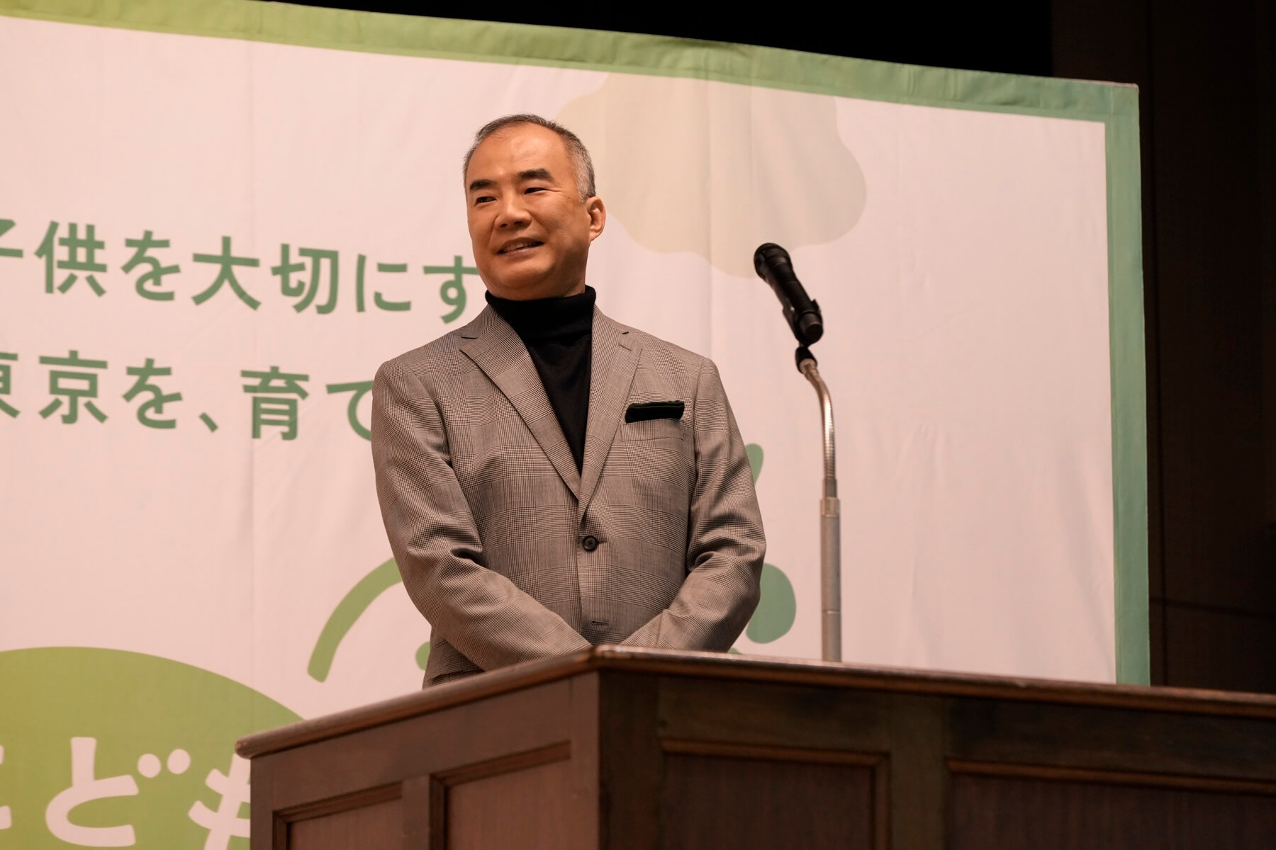 野口聡一さんが話をする様子