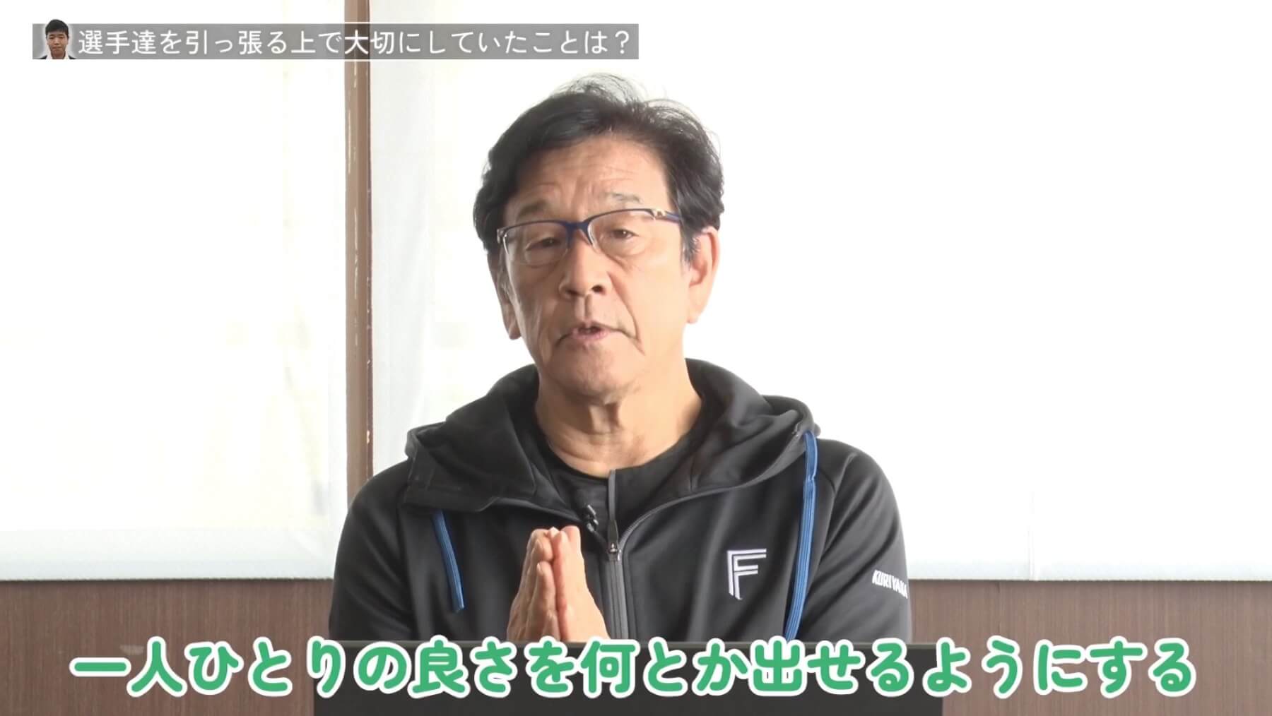 栗山英樹さんが話をする様子